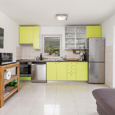 2 Bedroom Awesome Apartment In Veli Lošinj Exterior foto