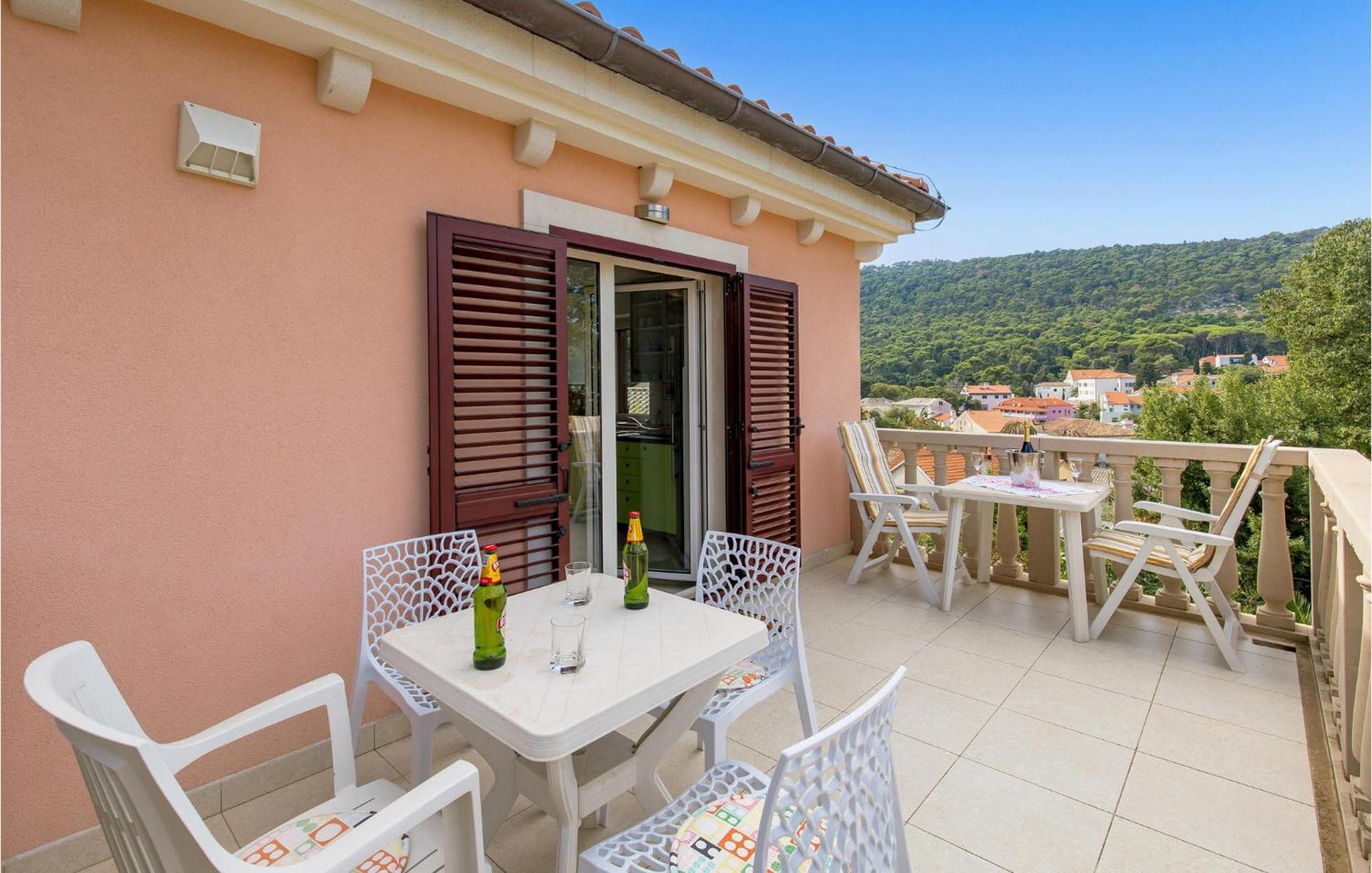 2 Bedroom Awesome Apartment In Veli Lošinj Exterior foto