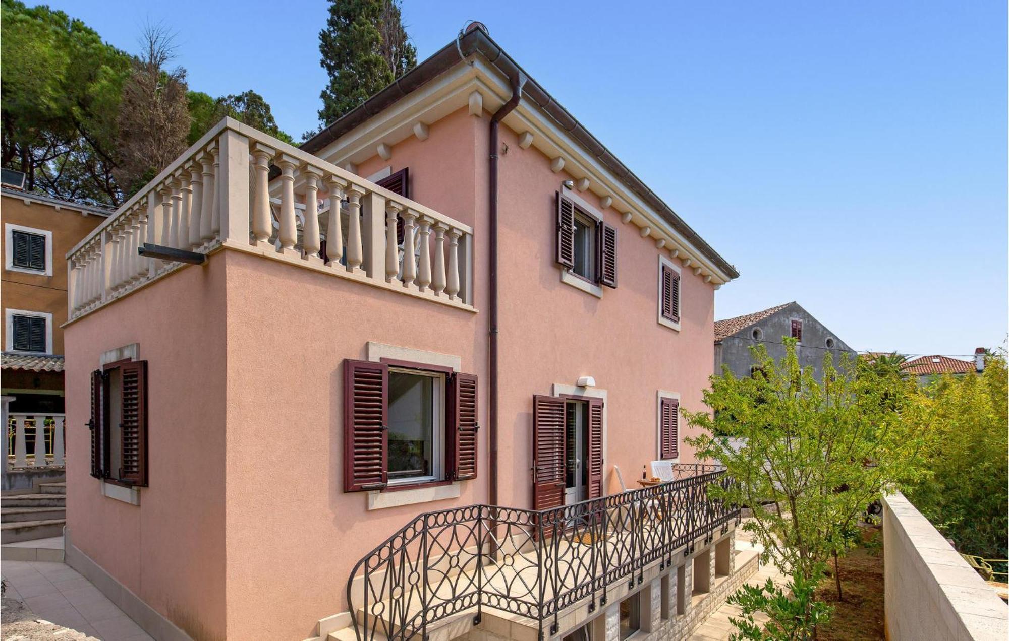 2 Bedroom Awesome Apartment In Veli Lošinj Exterior foto